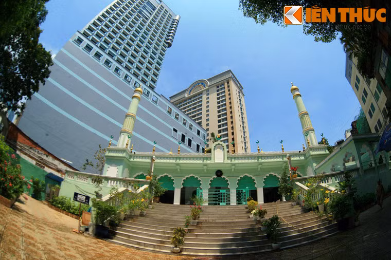 Ngày nay, Thánh đường Jamia Al-Musulman là nơi tập trung đông tín đồ Hồi giáo đến hành lễ nhất của TP HCM.