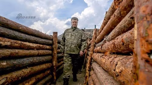 Can canh Tong thong Ukraine thi sat chien hao mien Dong Donetsk