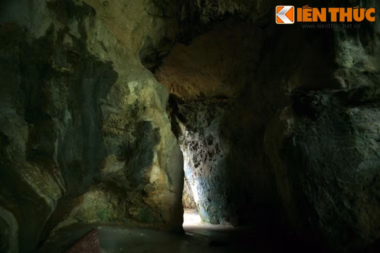 Từ thời xưa, hang Mắt Rồng đã là nơi du ngoạn, thưởng lãm của các bậc tao nhân mặc khách.