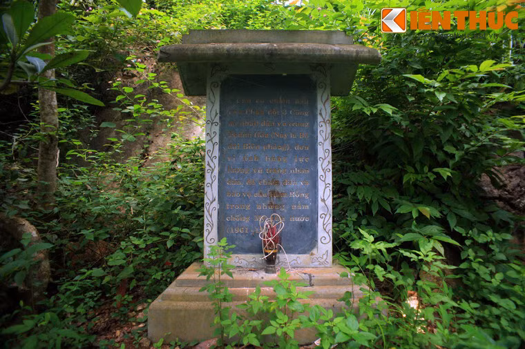 Trong cuộc kháng chiến chống Mỹ, hang Mắt Rồng là căn cứ chiến đấu của Phân đội 3 Vông an Nhân dân Thanh Hóa (nay là Bộ đội Biên phòng).