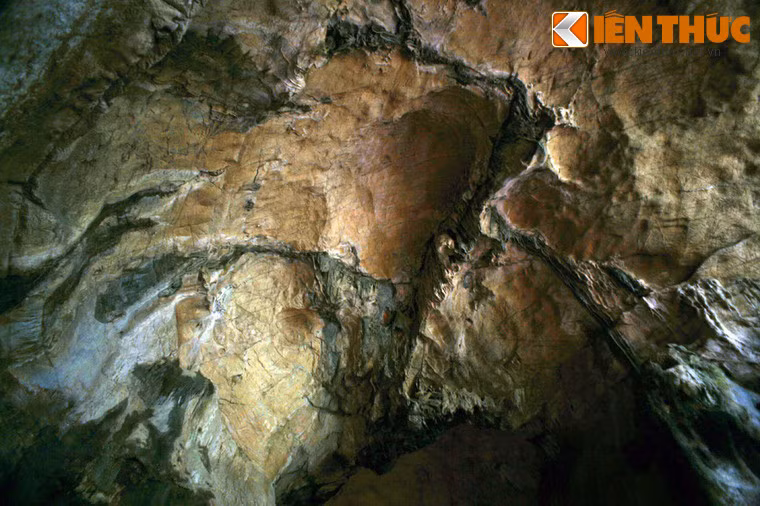 Không khí trong hang lúc nào cũng mát mẻ.