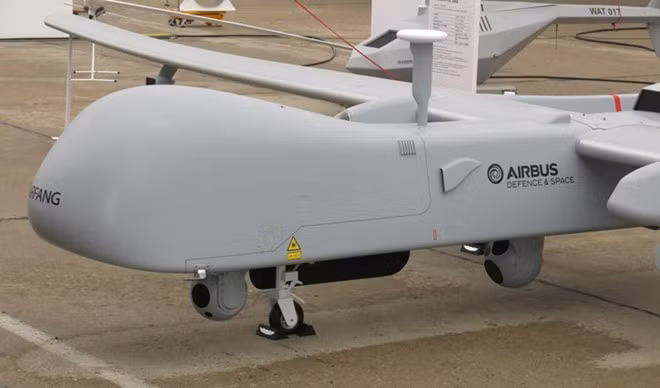 UAV trinh sát tầm xa Harfang, một sản phẩm hợp tác giữa tập đoàn Airbus, châu Âu và IAI của Israel. Máy bay sở hữu khả năng do thám đáng nể với 2 cảm biến FLIR cùng radar khẩu độ tổng hợp có thể lập bản đồ mặt đất với độ phân giải cao.