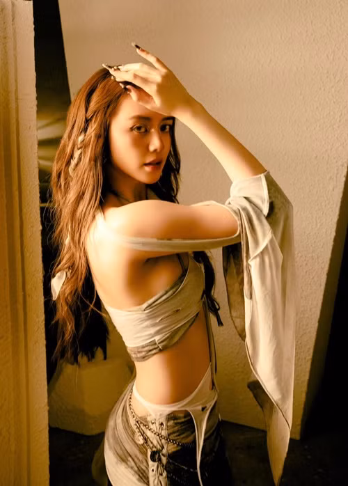 Không ít người đặt nghi vấn mối tình 9 năm Thiều Bảo Trang nhắc đến là mối quan hệ giữa cô và Phương Uyên.