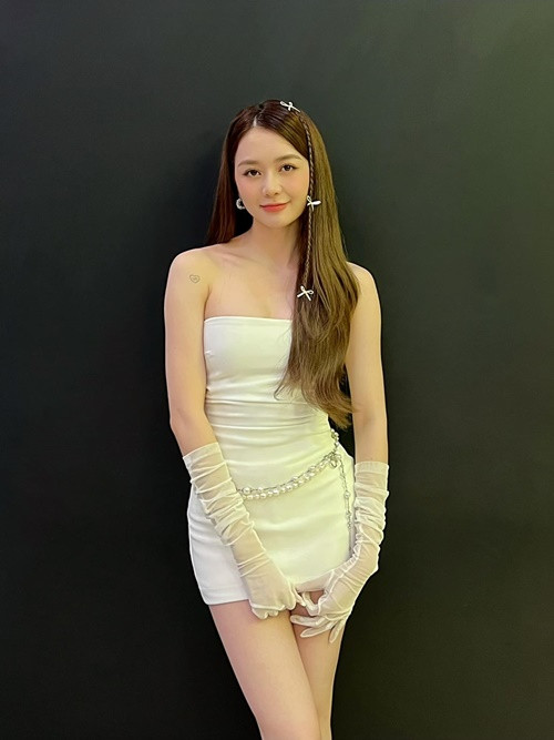 Thiều Bảo Trang vẫn hoạt động nghệ thuật. Mới đây, cô ra MV Thôi anh đừng nhiều lời.