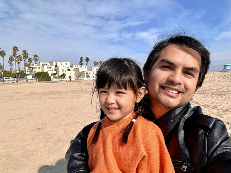 Con gái Đức Tiến rất quấn bố. Ảnh: FBNV.