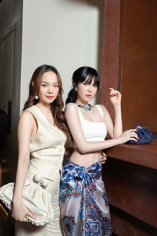 Minh Hằng và Ngọc Trinh thân thiết sau khi đóng chung phim Chị chị em em 2.