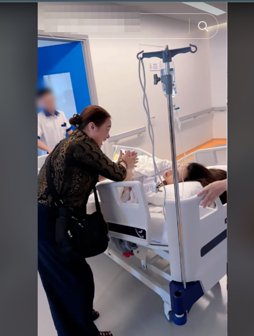 Nữ diễn viên được gặp người thân sau khi sinh nở.