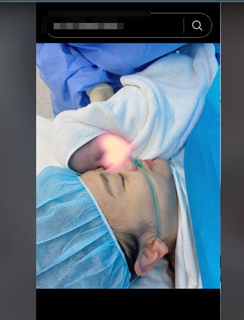 Phương Oanh da kề da với các con.