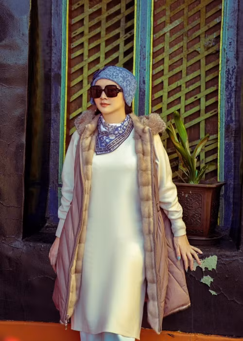 Mỗi vùng đất đặt chân đến, Hoa hậu Giáng My đều chụp ảnh kỷ niệm.