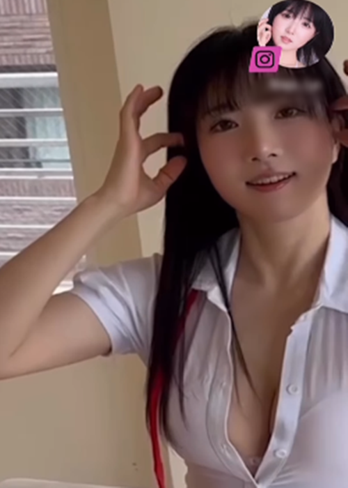 Lee Lyn để lộ nội y khiến nhiều người "nhức mắt".