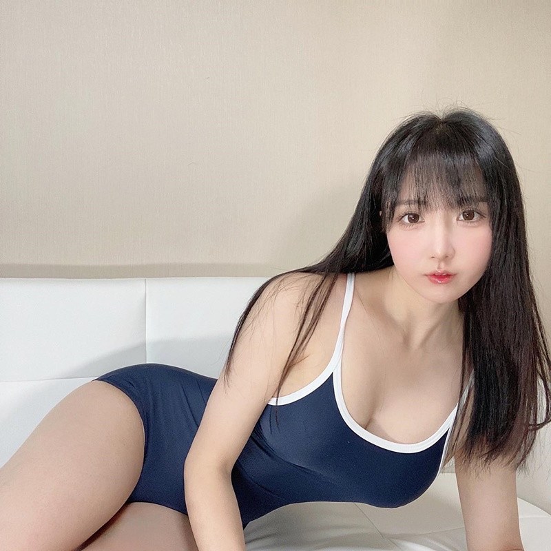 Lee Lyn còn làm diễn viên ở Nhật Bản. Cô thường đóng các vai hành động.