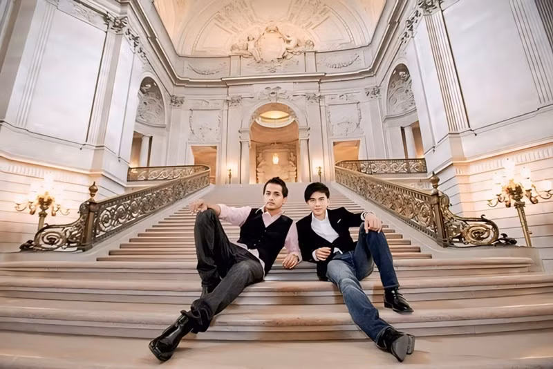 Ca sĩ Đan Trường chia sẻ về sự ra đi của siêu mẫu Đức Tiến: “Bàng hoàng và sốc quá Tiến ơi. Cuộc đời không ai biết trước được tương lai. Yên nghỉ nhé em. Đan Trường xin chia buồn với gia đình Đức Tiến”.