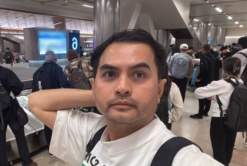 Nghệ sĩ Mỹ Uyên chia sẻ một số hình ảnh Đức Tiến ở sân bay. “Những hình ảnh bay qua lại trong gần 3 tháng nay gửi nhóm tạm biệt rồi chat hẹn gặp lại. Khuya nay ngày 19/5 lúc 1h đêm còn chat mà Tiến, còn dự án chị em mình chưa làm gì hết mới lên đường dây em kêu sắp xếp về là thực hiện ngay mà. Tạm biệt người em yêu quý”, Mỹ Uyên viết trên trang cá nhân.