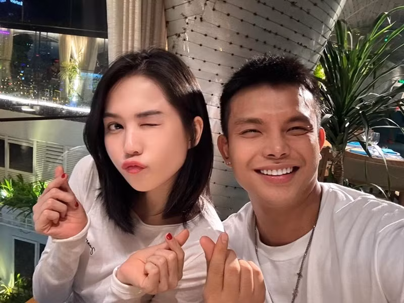 Ngọc Trinh hưởng án treo tội “gây rối trật tự công cộng" vào tháng 2 vừa qua. Sau biến cố, cô nhanh chóng hội ngộ Đỗ Long. Ảnh: FBNV.