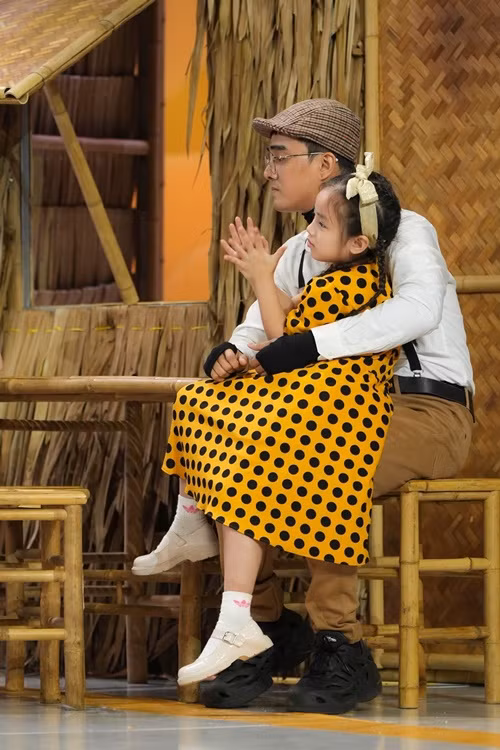 Mối quan hệ giữa Đạt G và hai con gái của Bảo Ngọc ngày càng thân thiết.