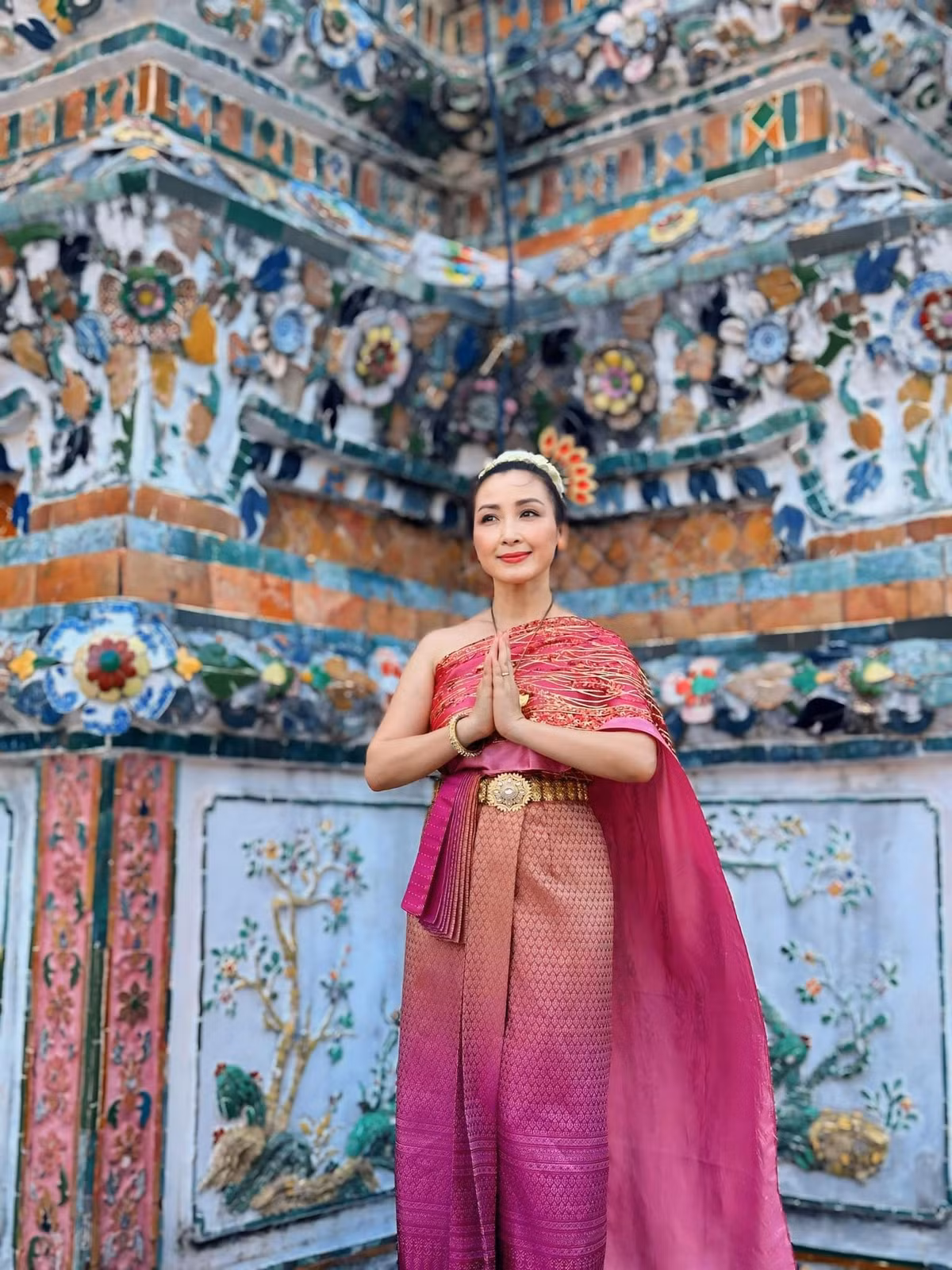 Khánh Huyền từng trải qua một lần đổ vỡ hôn nhân và tìm thấy hạnh phúc ở cuộc hôn nhân thứ hai. Vì ông xã sinh sống và làm việc tại TP.HCM nên Khánh Huyền quyết định đi theo tiếng gọi của tình yêu. Ở thời điểm hiện tại, Khánh Huyền đã có một cuộc sống bình yên bên cạnh người bạn đời và các con của mình. Cô bày tỏ, bản thân ở độ tuổi hiện tại không còn xông xáo trong việc khẳng định bản thân mà luôn cố gắng duy trì những thứ mình đang có như công việc, tổ ấm, nhan sắc.