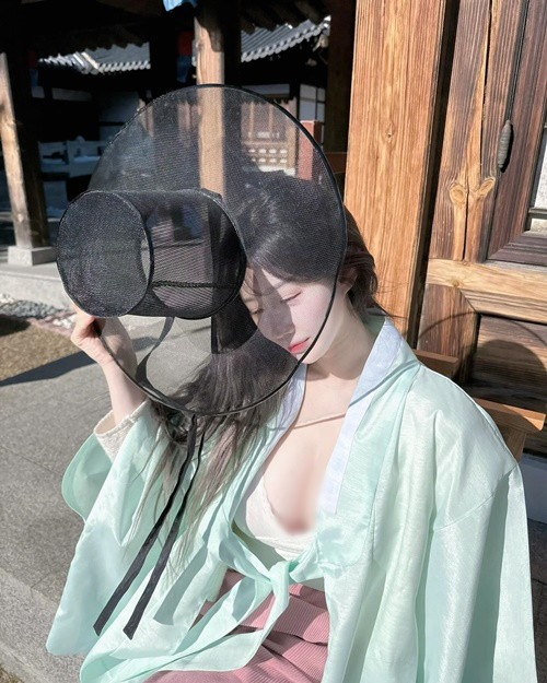 Vẻ đẹp của hot girl gợi cảm này được đánh giá là ngọt ngào, quyến rũ.