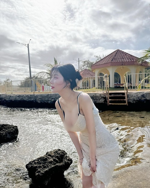 Những bức ảnh xinh đẹp lung linh giúp cô nàng thu hút thêm nhiều người hâm mộ.