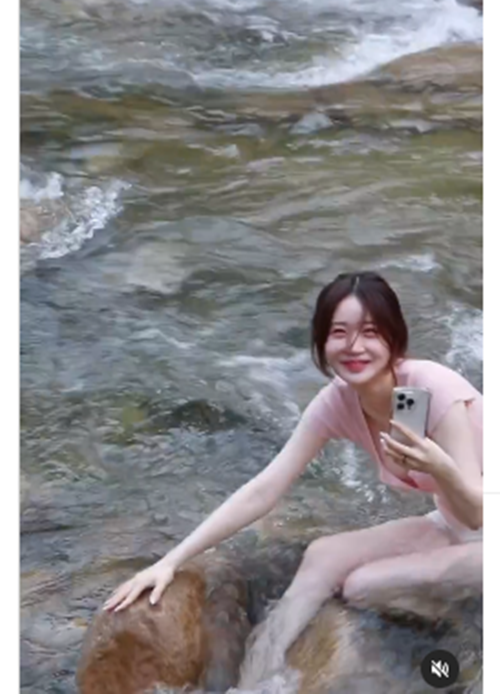 Asuna cười tươi sau sự cố.