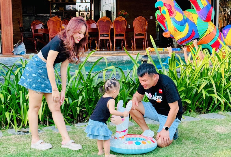 Con gái nữ MC sắp tròn 2 tuổi.