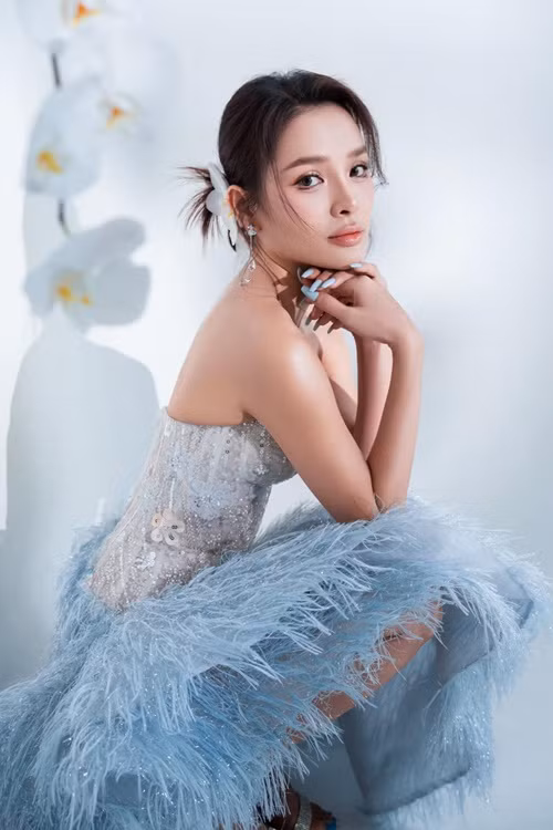 Giữa ồn ào, Phương Trinh Jolie cho biết, việc nhận xét cơ thể người khác là bình thường. "Tôi bị body shaming nhiều lần, đó là chuyện bình thường", bà mẹ hai con nói. Ảnh: FBNV.