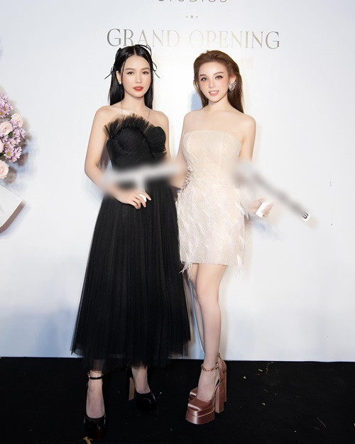 Sam và Huyền Baby là bạn thân trong hơn 10 năm qua.