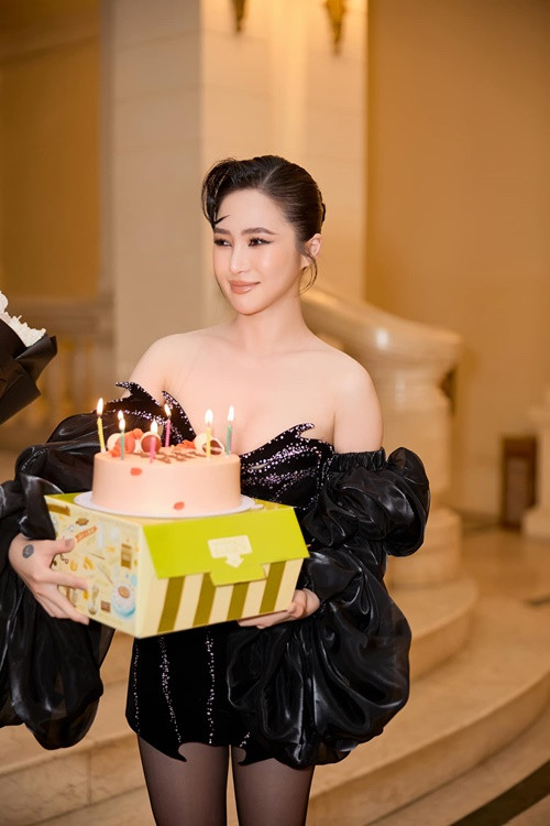 Trong nhiều tháng qua, Hương Tràm đã chuẩn bị cho minishow. Ảnh: Ê-kíp Hương Tràm.