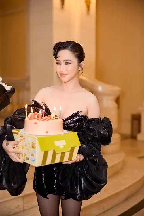 Trong nhiều tháng qua, Hương Tràm đã chuẩn bị cho minishow. Ảnh: Ê-kíp Hương Tràm.