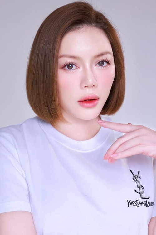 Khi Cannes 2024 diễn ra, Lý Nhã Kỳ đăng tải hình ảnh mới của bản thân. Cô viết: "Đây là bức hình chụp vào ngày 15/5. Mong rằng đúng ngày này năm sau trùng là thứ 5, 15/5/2025 sẽ có điều đặc biệt đến với tôi". Ảnh: FBNV.