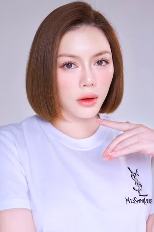 Khi Cannes 2024 diễn ra, Lý Nhã Kỳ đăng tải hình ảnh mới của bản thân. Cô viết: "Đây là bức hình chụp vào ngày 15/5. Mong rằng đúng ngày này năm sau trùng là thứ 5, 15/5/2025 sẽ có điều đặc biệt đến với tôi". Ảnh: FBNV.