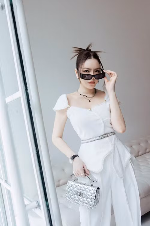 Liên hoan phim Cannes 2024 đang diễn ra tại Pháp. Là nghệ sĩ Việt thường xuyên dự thảm đỏ sự kiện này, Lý Nhã Kỳ vắng mặt trong 2 ngày đầu tiên. Ảnh: FBNV.