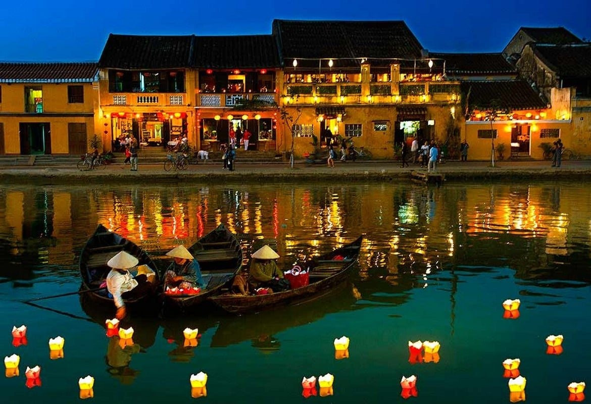 Tap chi Anh de xuat Hoi An la diem den hap dan