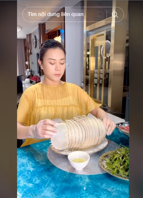 Phương Oanh tẩm bổ nhiều món ngon khi sắp sinh.