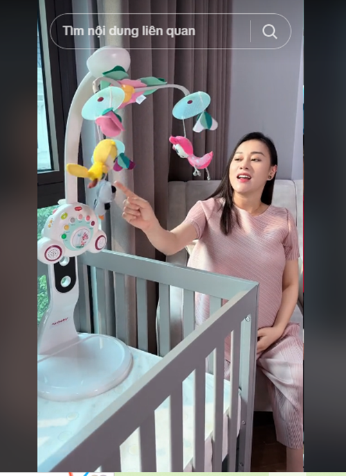 Vợ chồng Phương Oanh chuẩn bị phòng riêng cho các con.