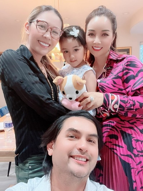 Tuy nhiên, Mai Thu Huyền chia sẻ trên Dân Việt rằng, thông tin Bình Phương đang có thai là không chính xác.