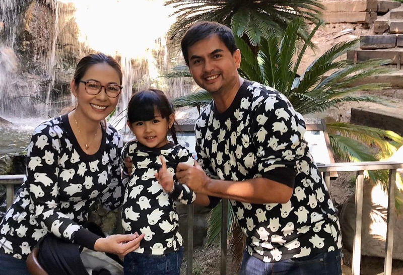 Cô viết trên trang cá nhân: “Ông xã ơi, gia đình nhỏ của anh cần anh, mà vì sao Chúa gọi anh về sớm quá. Nhưng anh đừng lo, anh là người cha tốt, người chồng tuyệt vời, người bạn chân thành. Mọi thứ ở đây, để em và những người đồng hành cùng anh trong cuộc sống này lo lắng. Anh hãy yên nghỉ nha…".