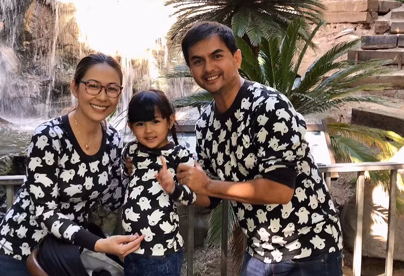 Cô viết trên trang cá nhân: “Ông xã ơi, gia đình nhỏ của anh cần anh, mà vì sao Chúa gọi anh về sớm quá. Nhưng anh đừng lo, anh là người cha tốt, người chồng tuyệt vời, người bạn chân thành. Mọi thứ ở đây, để em và những người đồng hành cùng anh trong cuộc sống này lo lắng. Anh hãy yên nghỉ nha…".