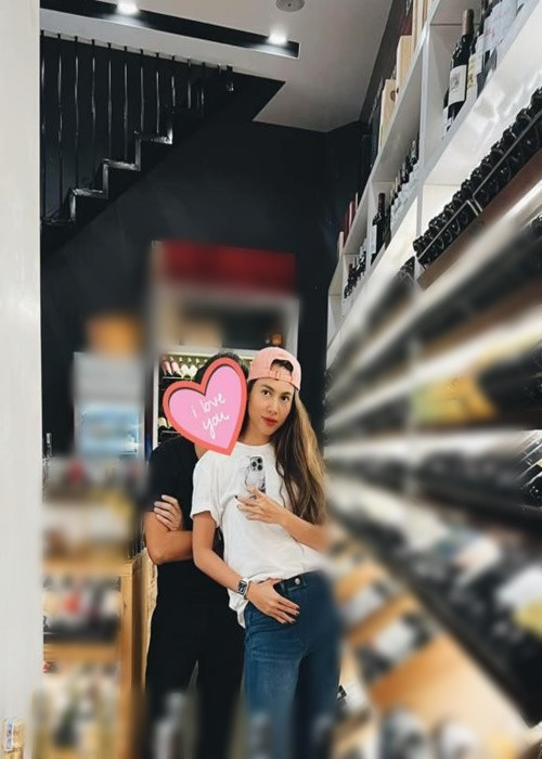 Bạn trai là người đồng hành cùng Hoàng My chữa trị bệnh lạ năm 2023.