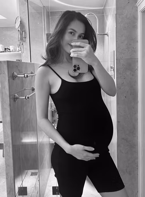 Hoàng My đếm từng ngày để gặp con gái.