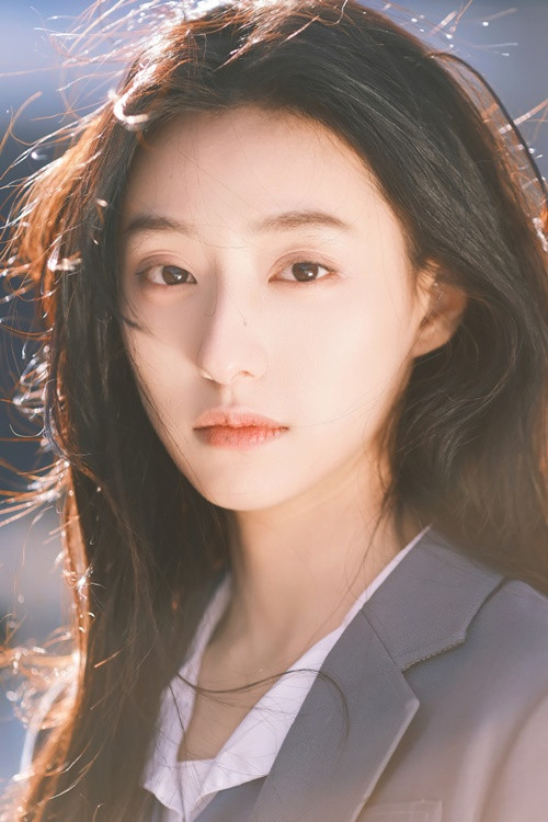 Trong các đoạn clip, nhân vật nam chính được làm mờ mặt vì vậy nhiều người nghi ngờ chính người đàn ông này đã cố ý quay lén. Ảnh: Weibo.