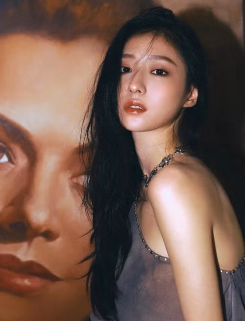 Theo Tiền Phong, Hồ Liên Hinh sinh năm 2000, tốt nghiệp chính quy ngành Biểu diễn của Học viện Hý kịch Trung ương với vị trí thứ hai. Ảnh: Tiền Phong.