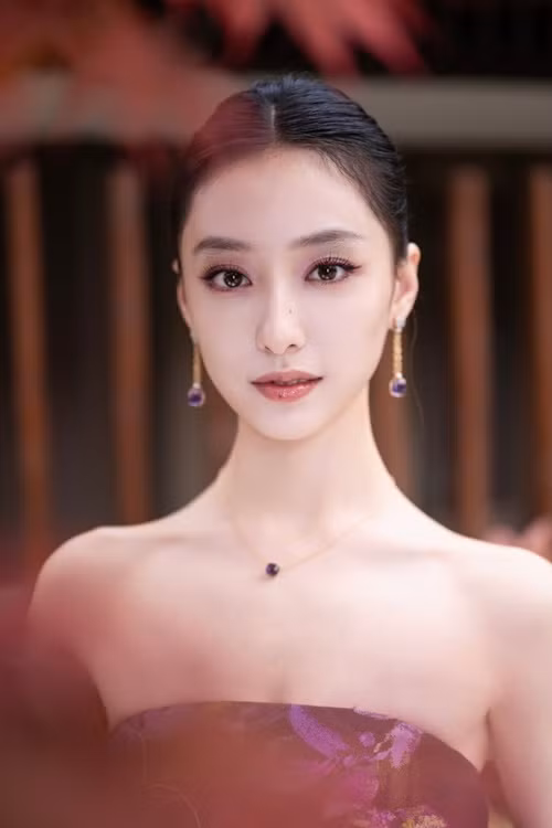 Chan dung ngoc nu xu Trung bi don lo clip nhay cam