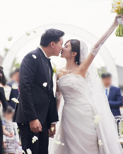 Ngọc Huyền lên xe hoa với Duy Minh đầu năm 2024.