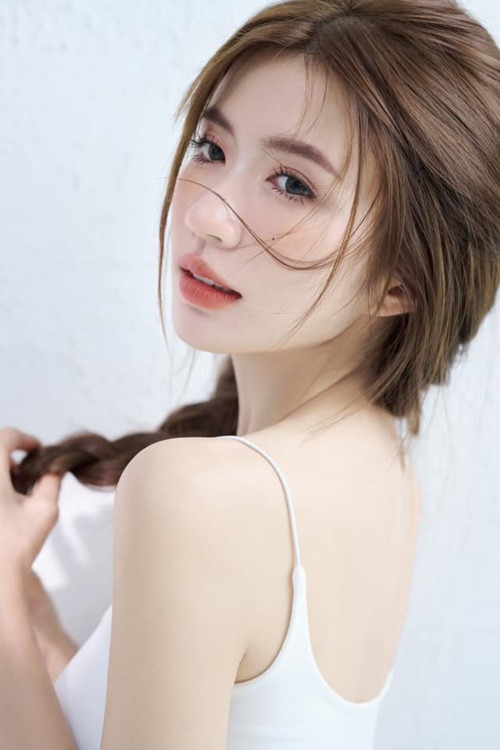 Ngọc Huyền khoe gương mặt xinh đẹp với đôi mắt to tròn trong một bộ ảnh cách đây không lâu.