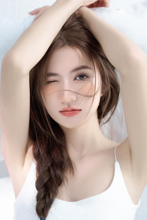 Nữ diễn viên phim Thương ngày nắng về ngày càng gợi cảm sau khi lấy chồng kém tuổi.