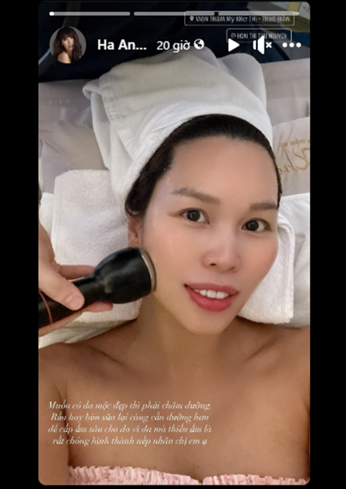 “Bé thấy mẹ sáng soạn xong túi, bà Ngoại đã lên, bé còn kiên nhẫn chờ cho mẹ và bà đi làm đẹp da rồi ăn xong bát bún thang. Mẹ về nhà nằm nghỉ thì bé trở dạ đòi ra”, Hà Anh tâm sự.