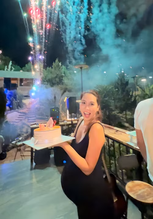 Hà Anh sinh mổ vì con trai không chịu xoay đầu.