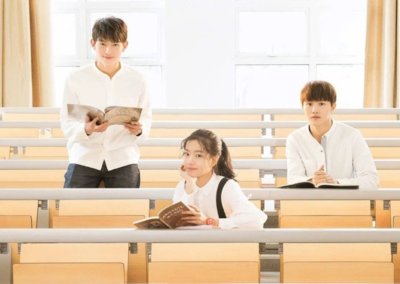 Theo Bazaar Việt Nam, bạn diễn của Chi Pu bắt đầu ra mắt với vai trò diễn viên với vai diễn trong Em bắt đầu là núi cao biển rộng trong mắt anh – Mountains and ocean năm 2019. Ảnh: Bazaar Việt Nam.