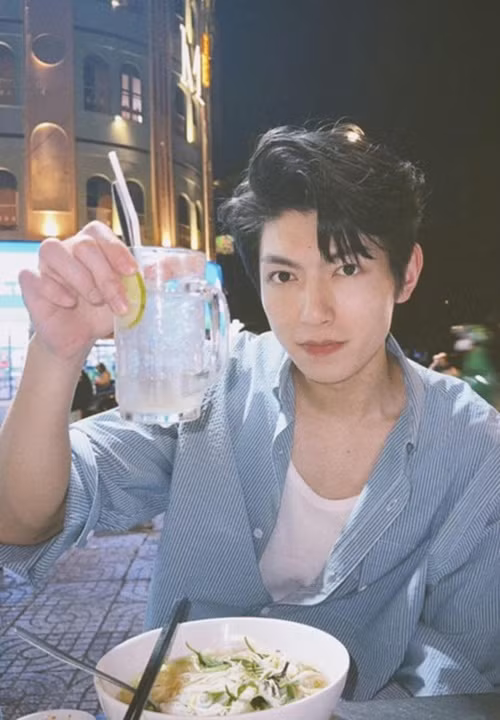 Phàn Trị Hân từng đăng tải một số hình ảnh ăn phở và các món ăn đặc sản khác tại Việt Nam khi đi du lịch. Ảnh: Hoa Học Trò.