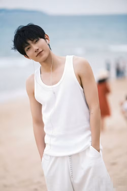 Nam diễn viên khoe thân hình cơ bắp. Ảnh: FBNV.